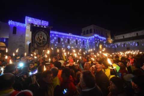 Bari, fiaccolata e cioccolata calda per festeggiare San Nicola